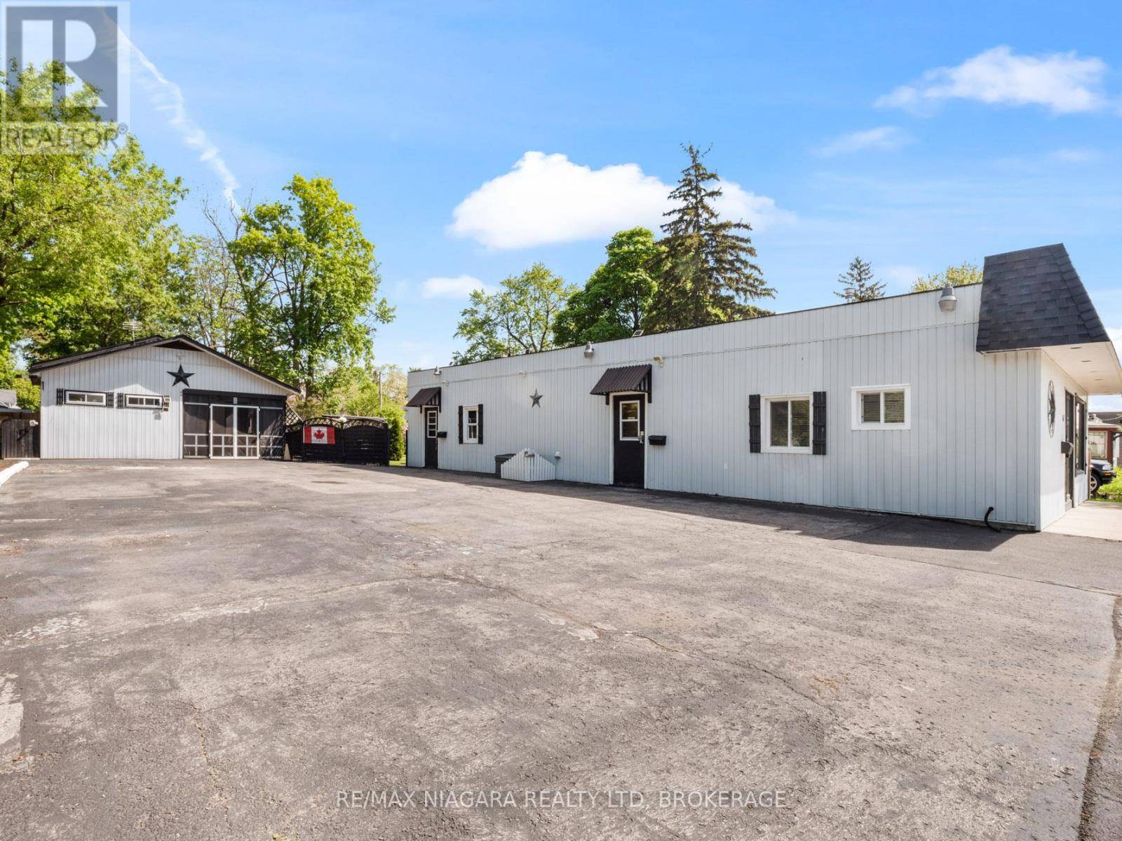 Fort Erie (central), ON L2A1T7,61 QUEEN STREET