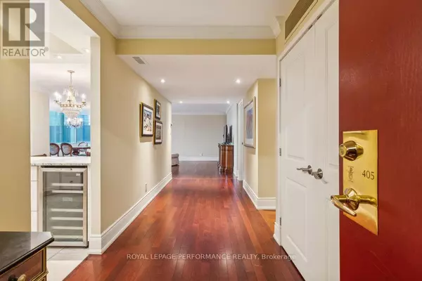 Ottawa, ON K1N9M2,160 George ST #405