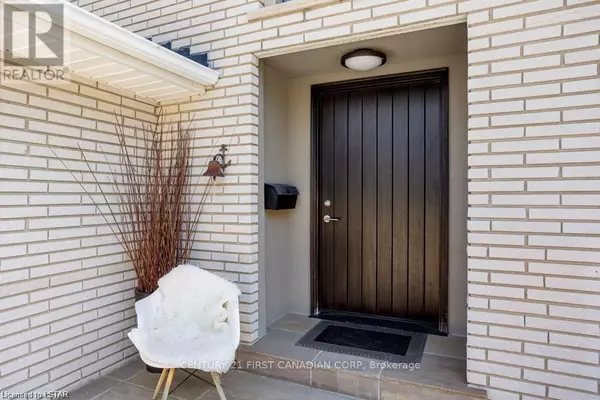 London South (south C), ON N6K1B2,688 WESTMOUNT HILLS DRIVE E