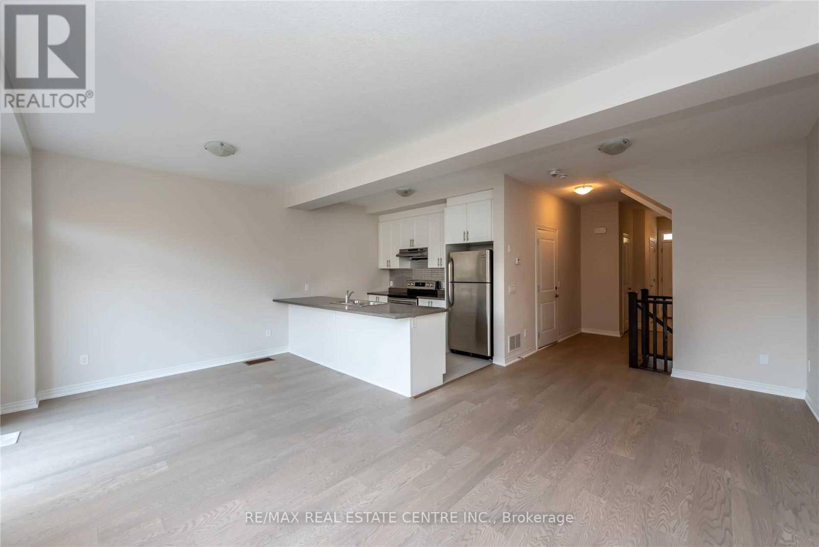 Hamilton (stoney Creek), ON L8E0J5,91 SOUTHSHORE CRESCENT