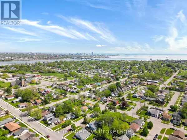 Fort Erie (central), ON L2A3Y1,3 PHYLLIS STREET