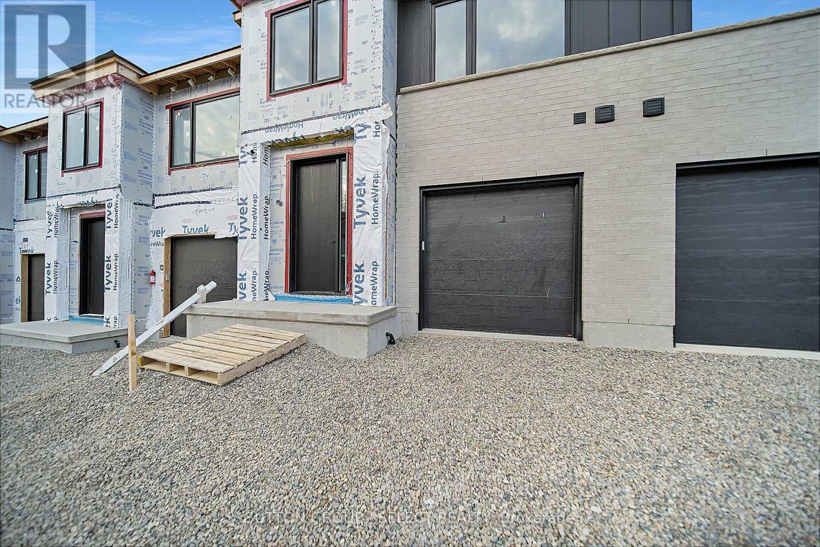 London South (south B), ON N6K0L2,1175 RIVERBEND RD #28