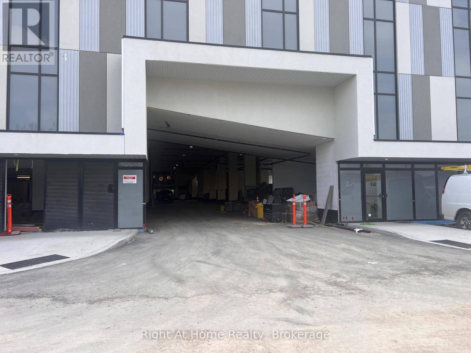 Brantford, ON N3T0Y2,575 Conklin RD #608