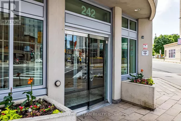 Ottawa, ON K1N0B7,242 Rideau ST #1809