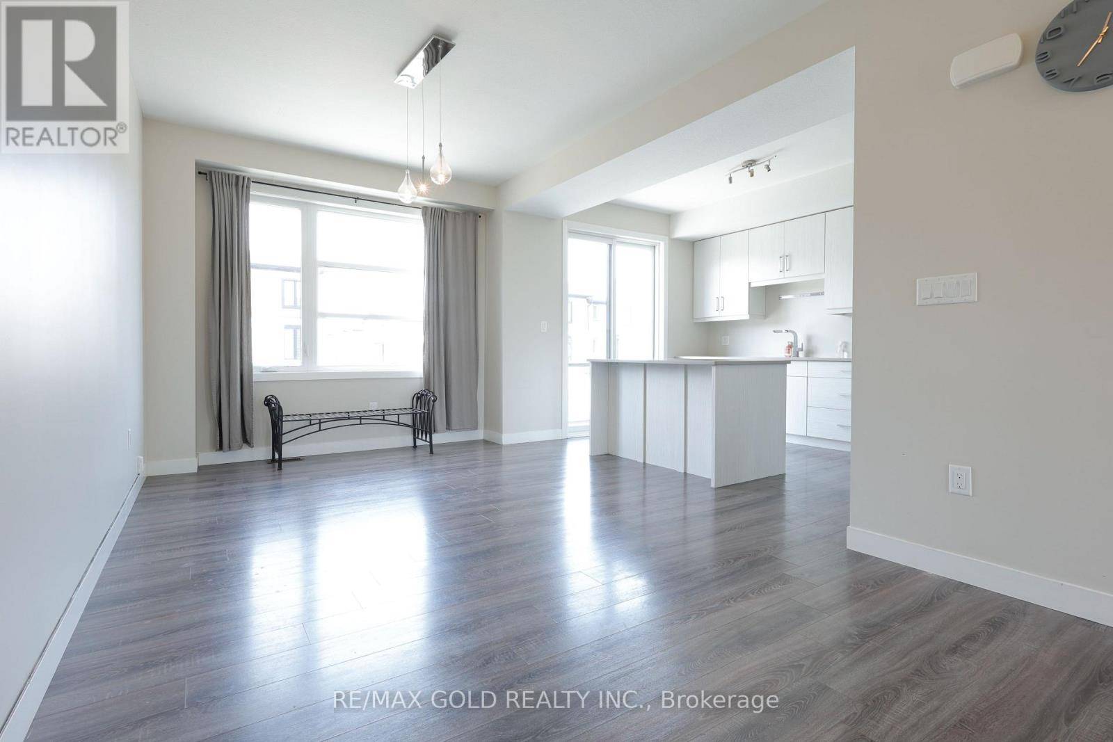 London North (north M), ON N6H0J7,886 WEST VILLAGE SQUARE