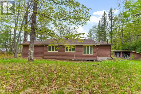 Addington Highlands (addington Highlands), ON K0H1K0,593 MAZINAW LAKE