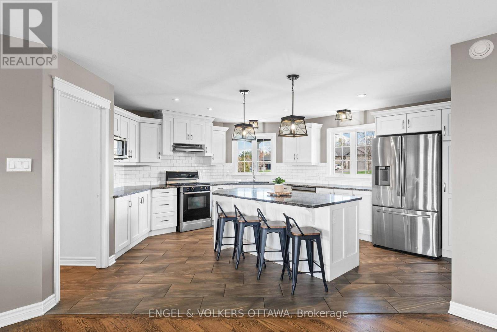 Ottawa, ON K0A2W0,5567 LOMBARDY DRIVE