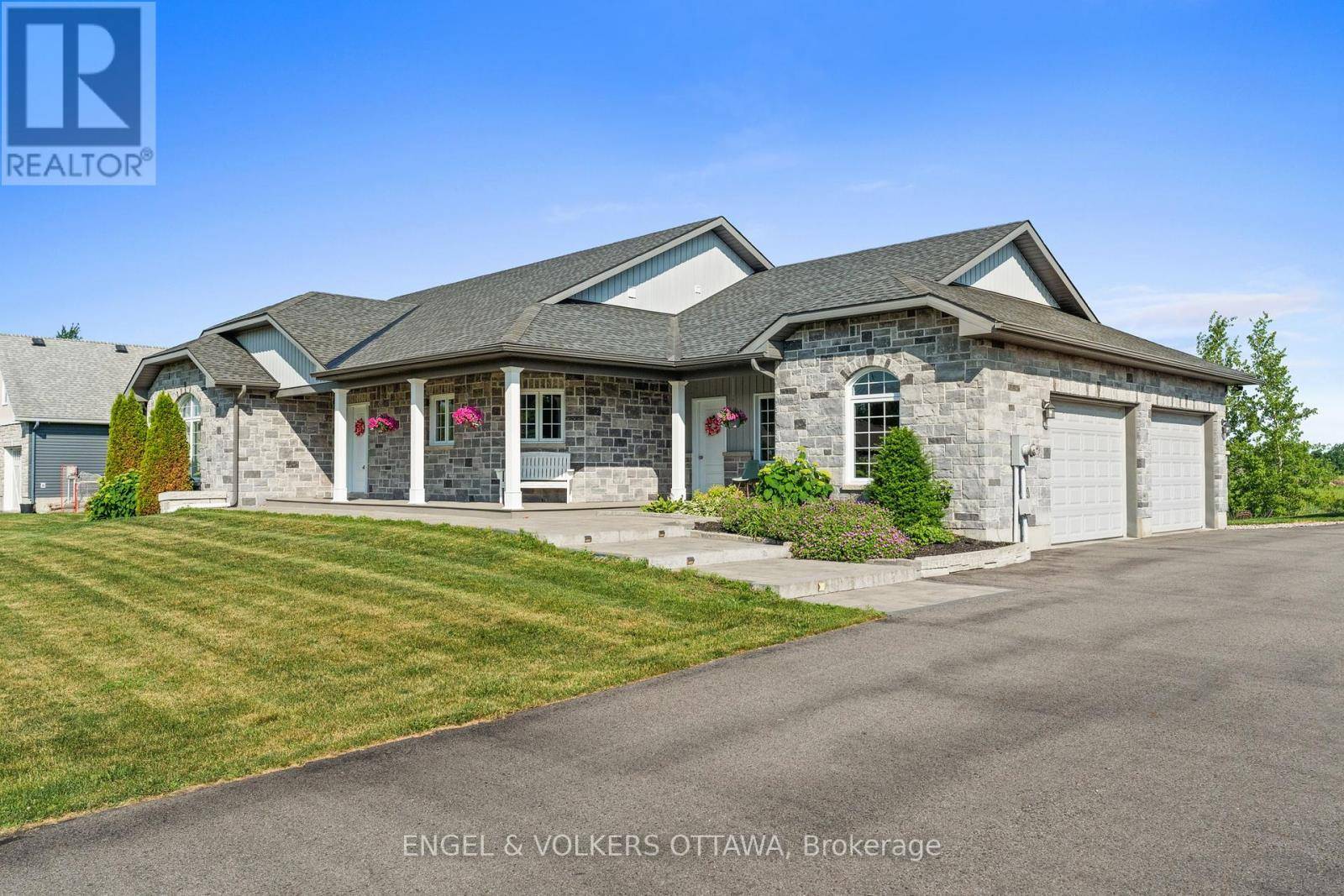 Ottawa, ON K0A2W0,5567 LOMBARDY DRIVE