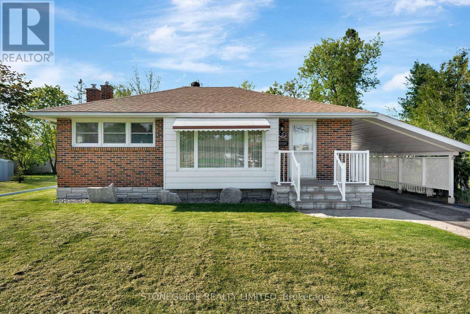 Kawartha Lakes (lindsay), ON K9V1N9,5 ARMOUR COURT