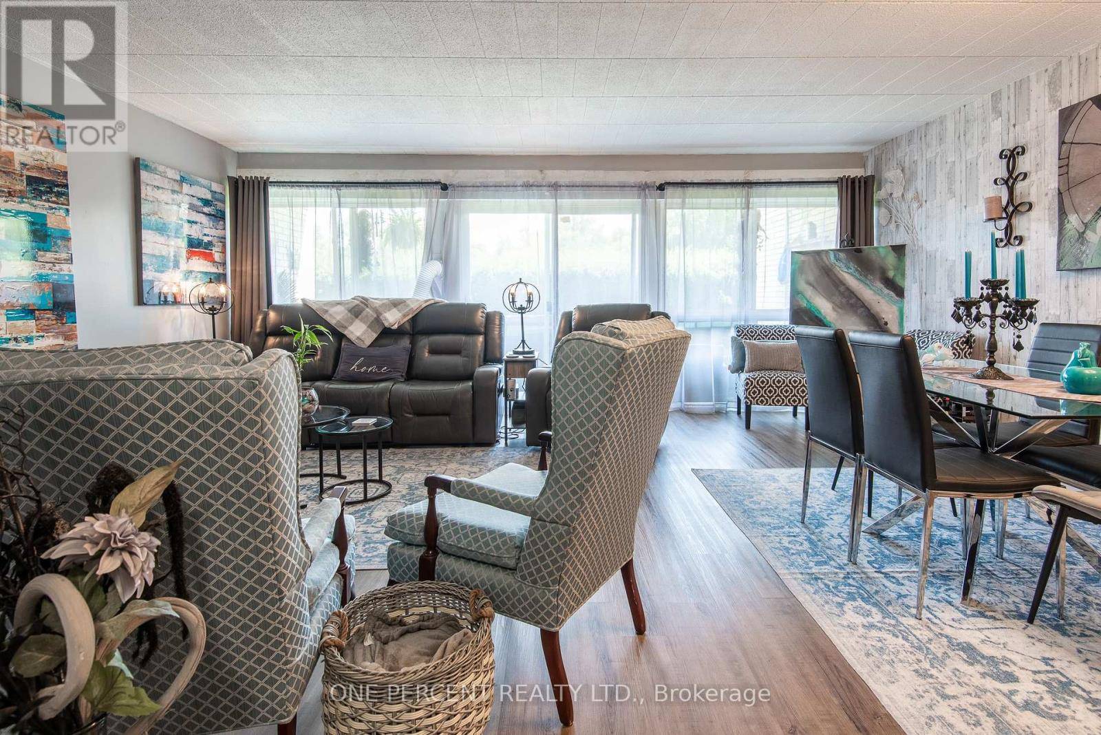 Guelph (dovercliffe Park/old University), ON N1G2V5,105 Conroy CRES #103