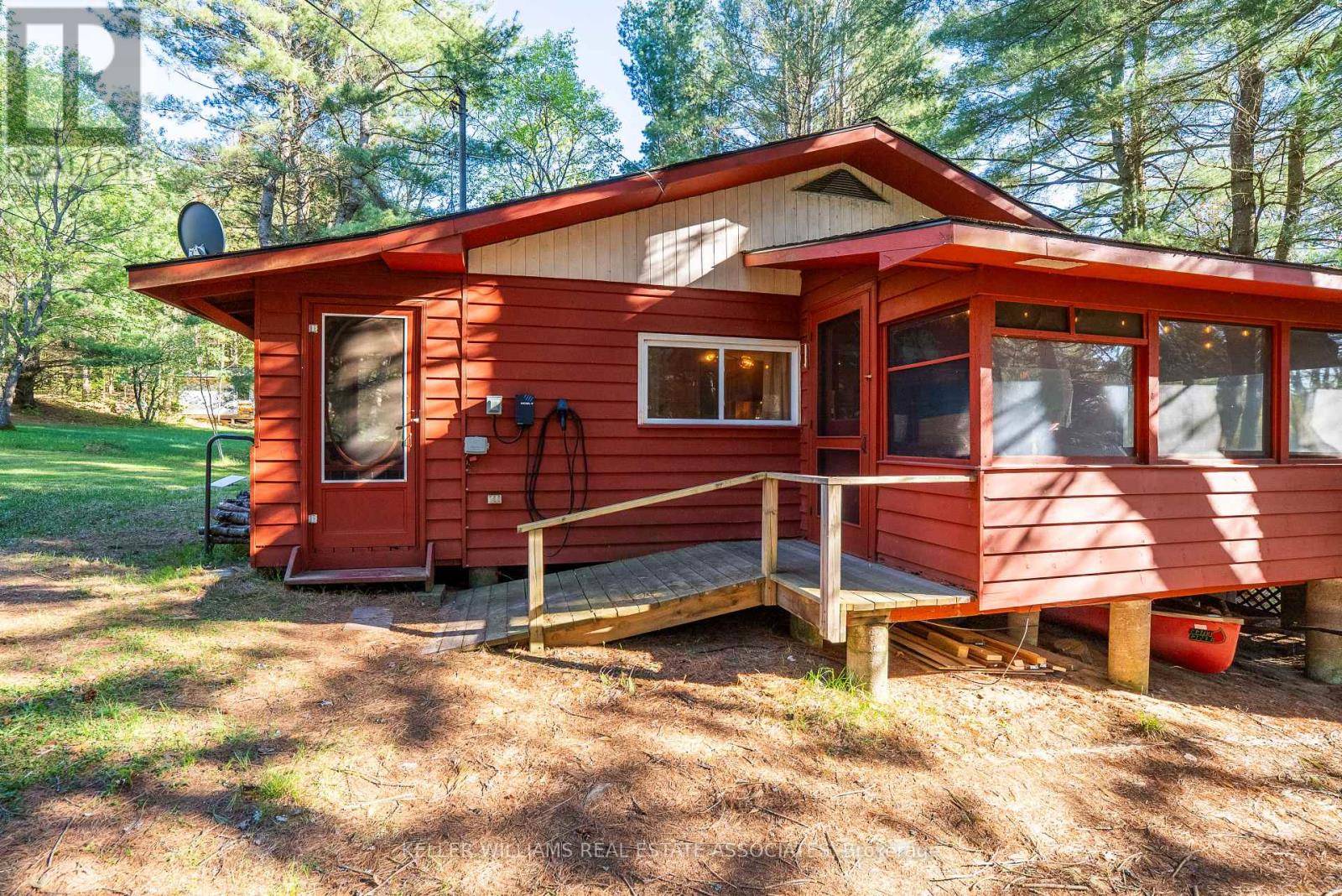 Lake Of Bays (mclean), ON P0B1A0,1052 HAMMOND ROAD