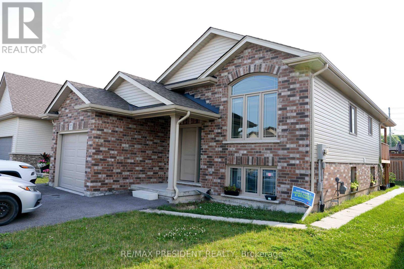 St. Catharines (carlton/bunting), ON L2M3Y3,7 BERKSHIRE DRIVE