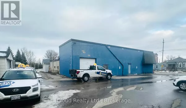 St. Thomas, ON N5R3W3,52 MOORE STREET