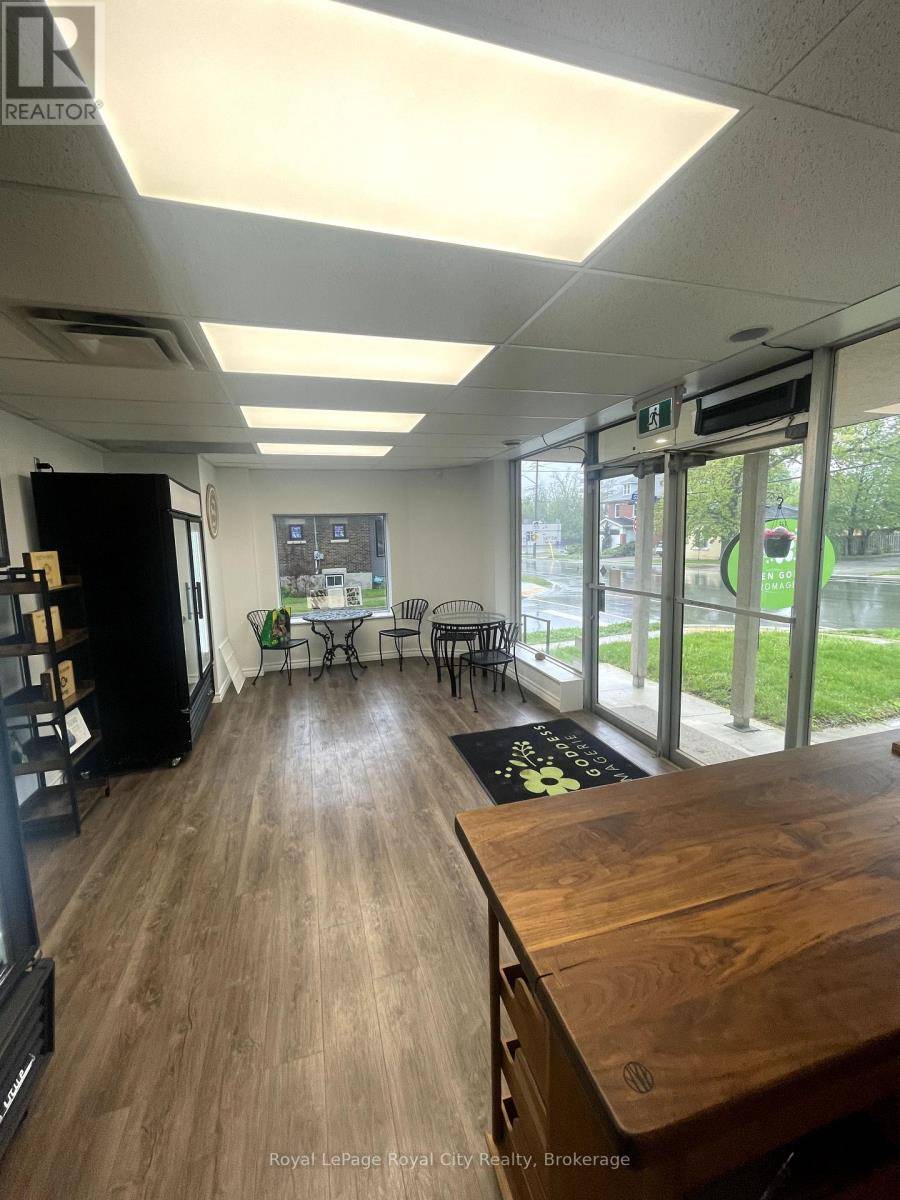 Guelph (exhibition Park), ON N1H3Y4,563 WOOLWICH STREET