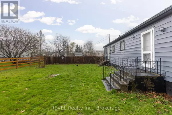 Fort Erie (ridgeway), ON L0S1N0,3042 BETHUNE AVENUE