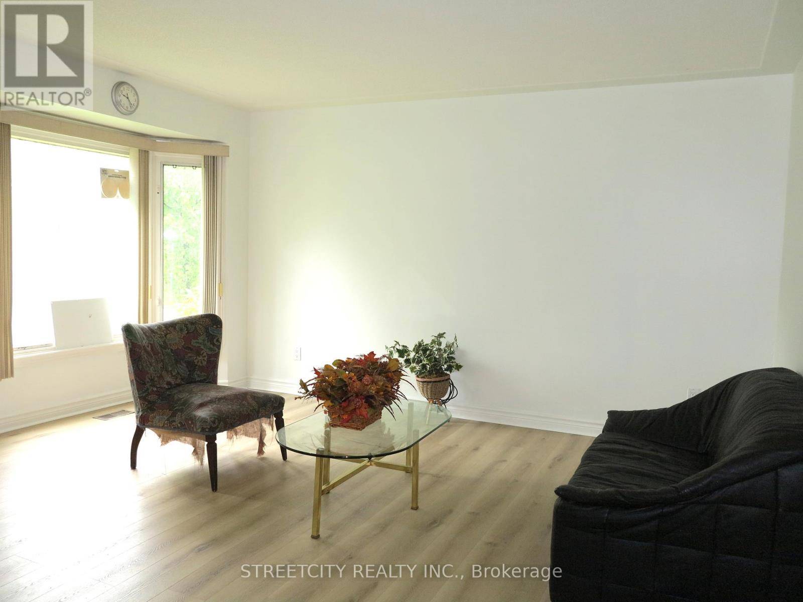 London North (north K), ON N6G1K8,452 CASTLEGROVE BOULEVARD