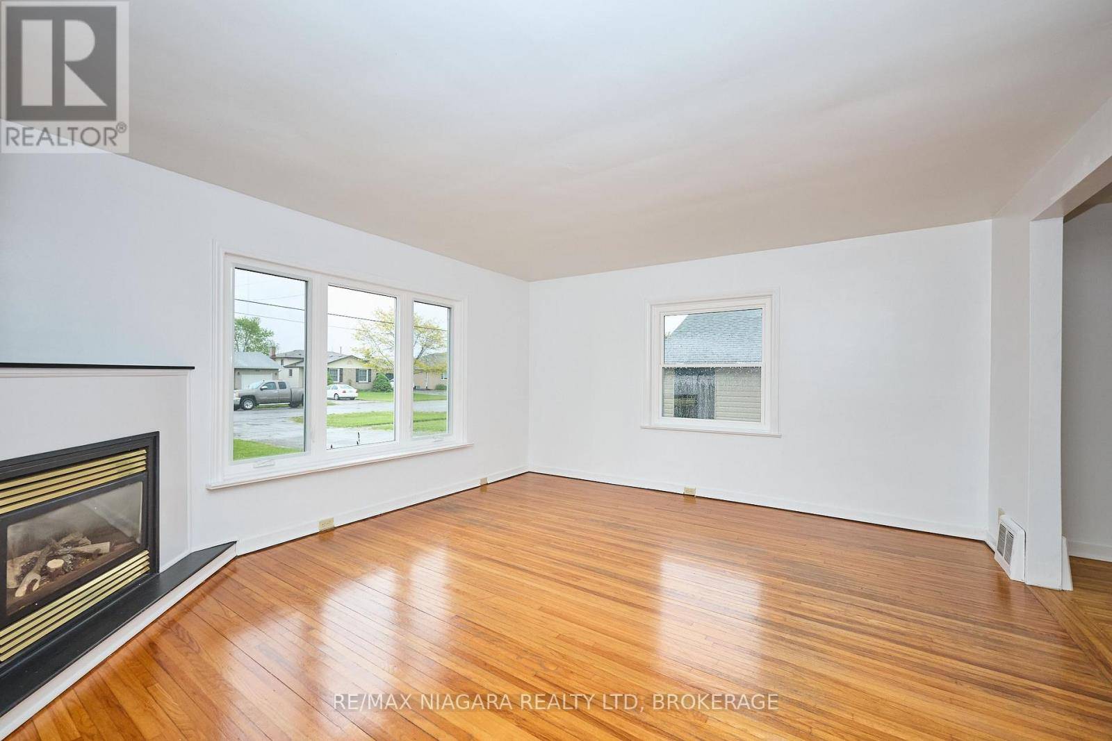 Fort Erie (crescent Park), ON L2A4R5,865 CRESCENT ROAD