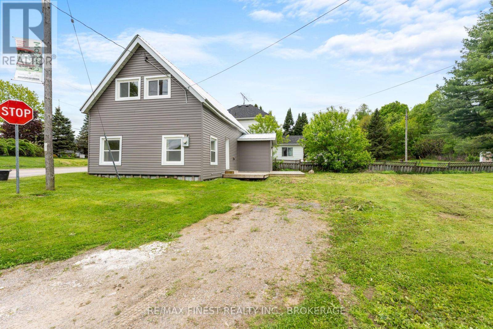 Rideau Lakes, ON K7S3G7,3 MARY STREET