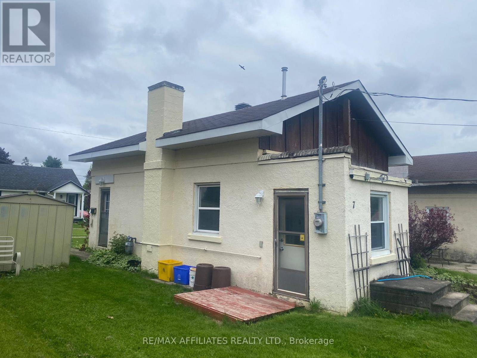 Smiths Falls, ON K7A3G4,7 MCKENZIE AVENUE