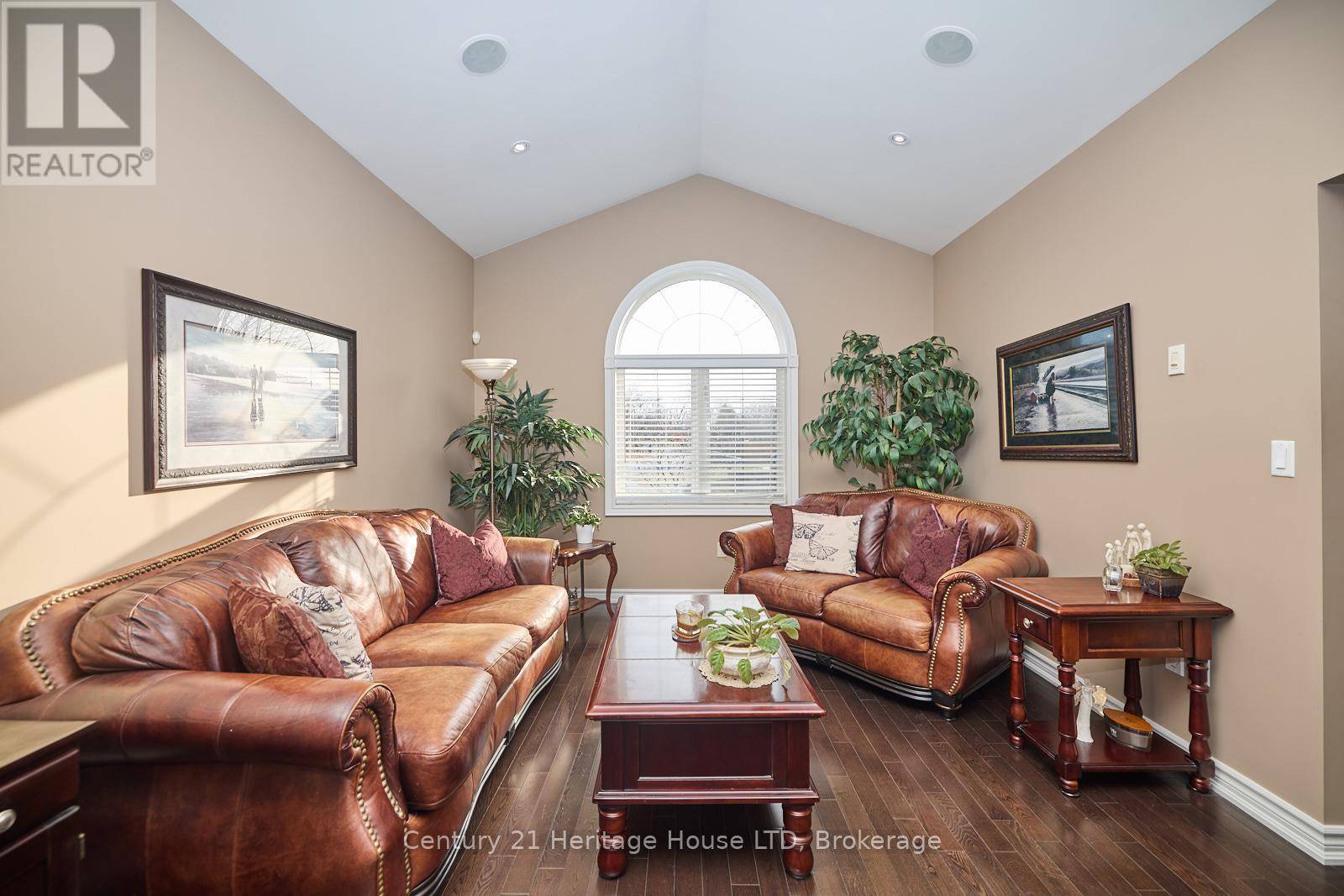 Niagara Falls (west Wood), ON L2H3M6,6405 GRAHAM STREET