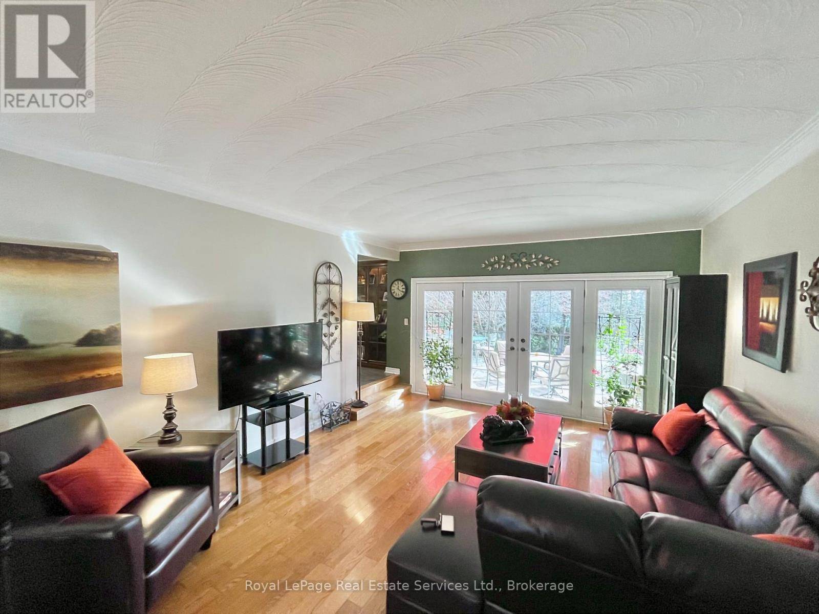Hamilton (waterdown), ON L8N2Z7,184 DUNDAS STREET E