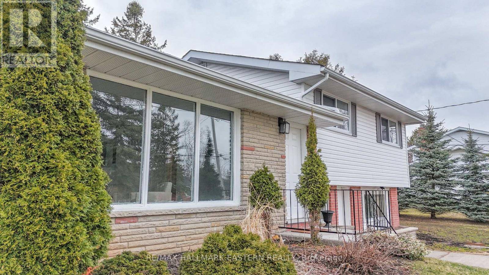 Peterborough North (south), ON K9K2N2,204 HILLVIEW DRIVE