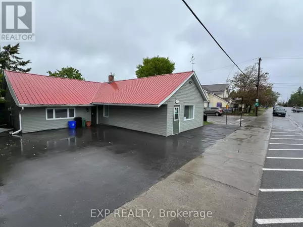 Kawartha Lakes (fenelon Falls), ON K0M1N0,13 FRANCIS STREET W
