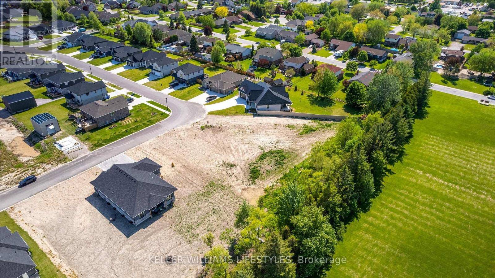 Lambton Shores (forest), ON N0N1J0,118 PHIBBS STREET