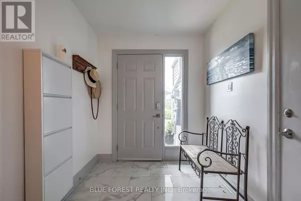 Central Elgin (port Stanley), ON N5L1E9,374 Front ST #26