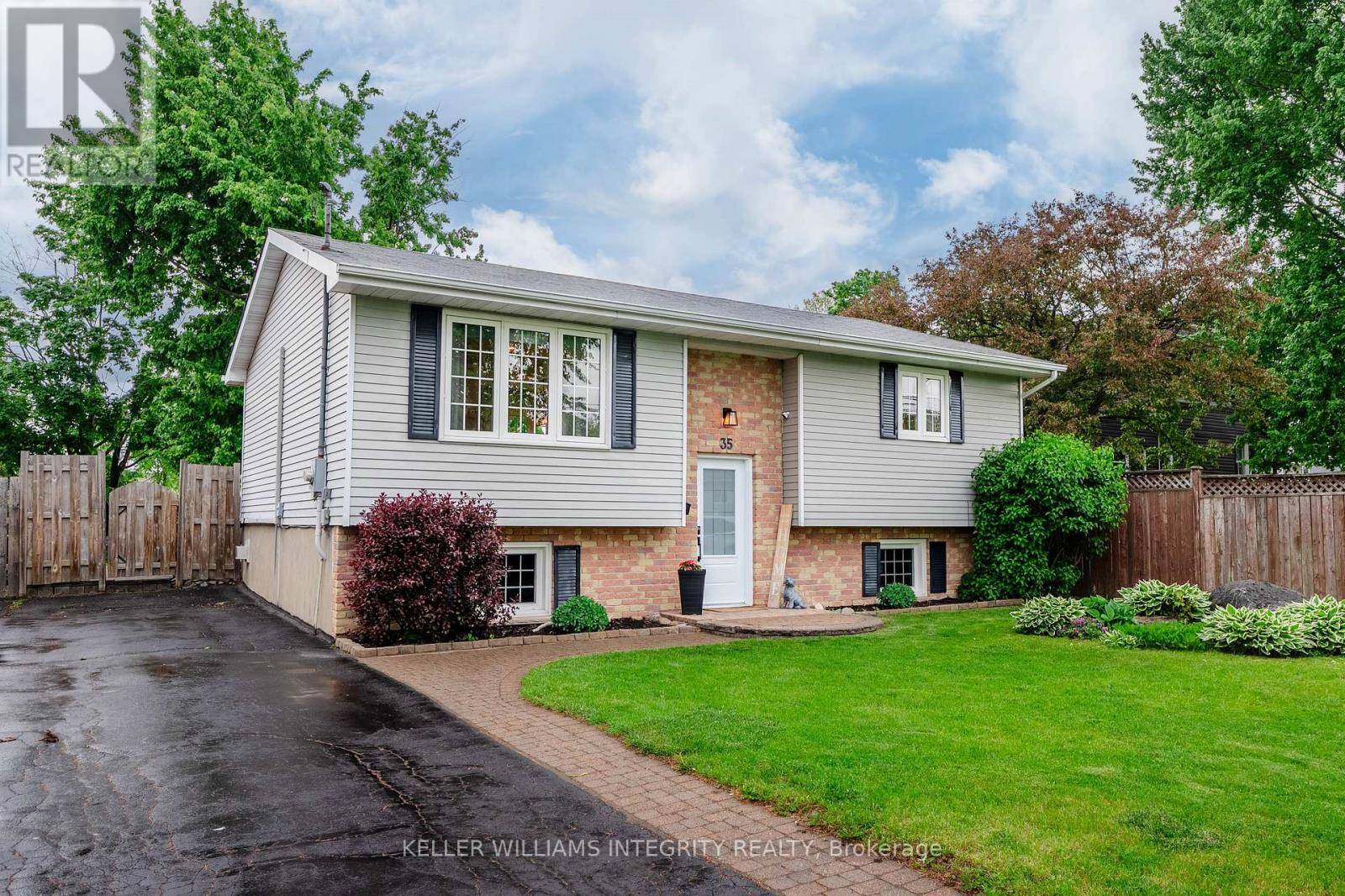 Cornwall, ON K6J5G7,35 WELLINGTON STREET W