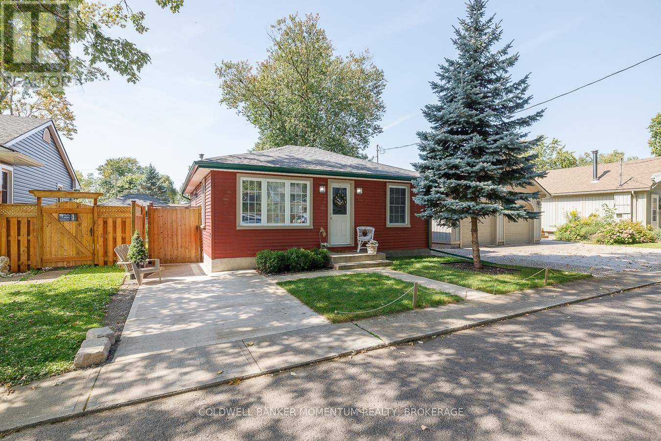 Fort Erie (crystal Beach), ON L0S1B0,263 MAPLEWOOD AVENUE