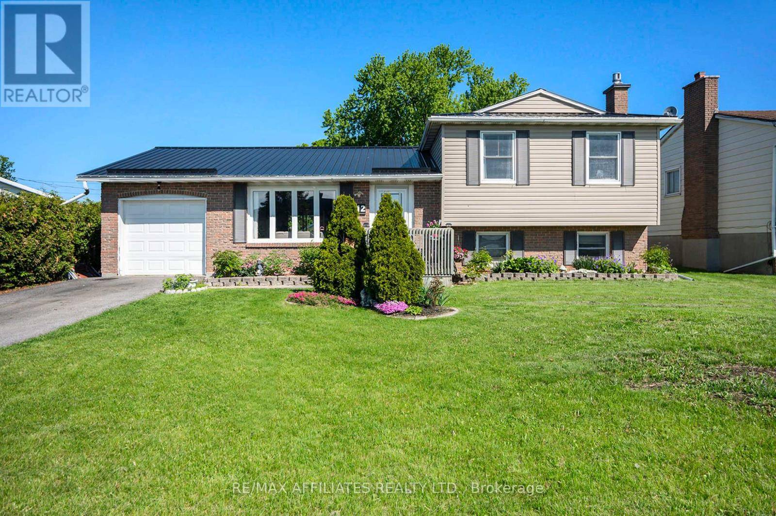 12 ROSS STREET E, Smiths Falls, ON K7A4V6