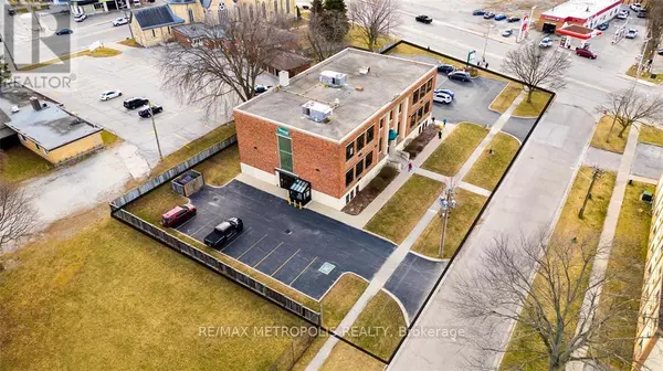 Sarnia, ON N7T5A1,109 Durand ST #B Upper