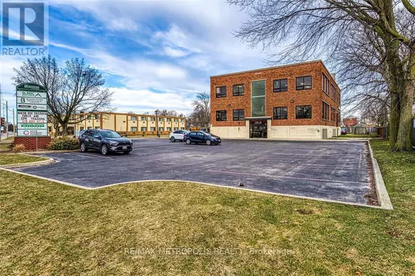 Sarnia, ON N7T5A1,109 Durand ST #B Upper