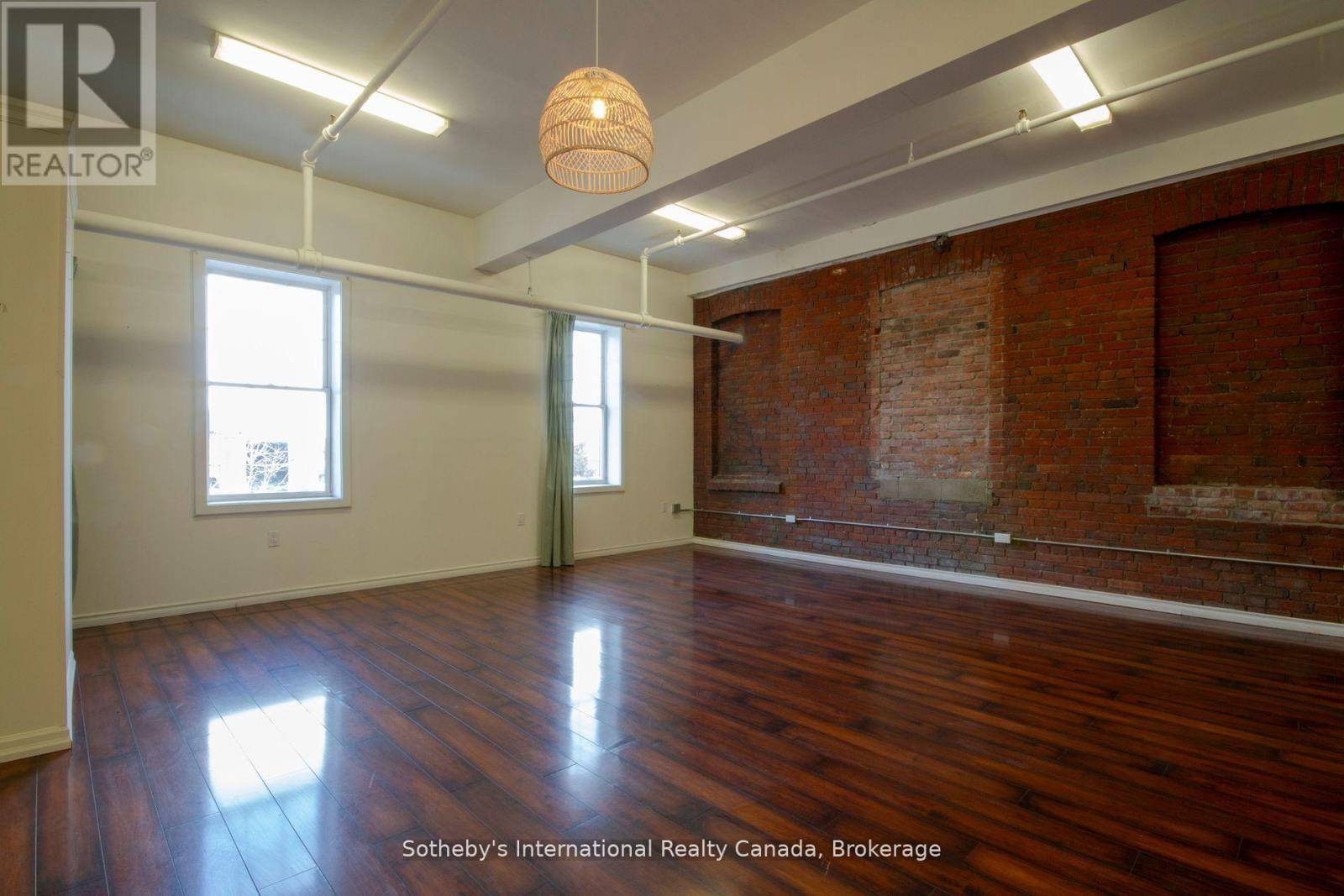 Hamilton (beasley), ON L8R1M7,15 WELLINGTON ST North #201