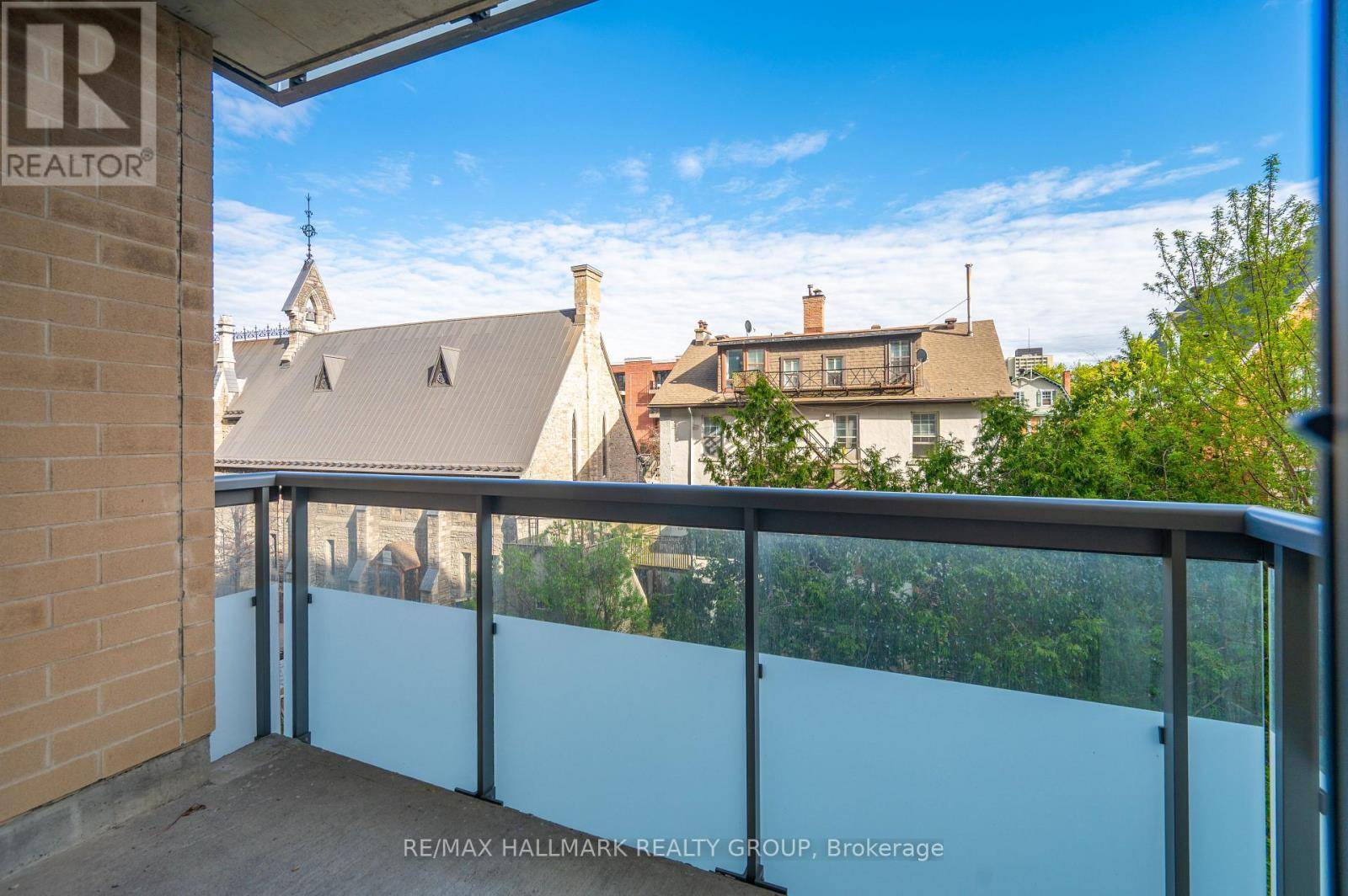 Ottawa, ON K1N6B1,238 Besserer ST #405