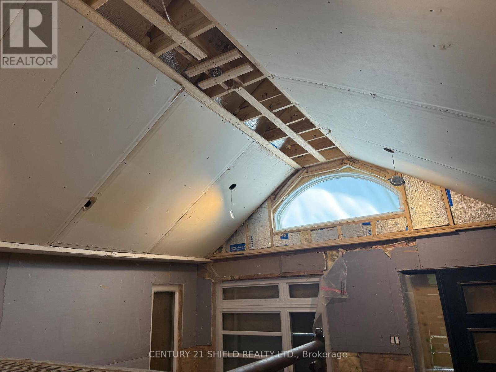 Cornwall, ON K6H5E8,315 DANIS AVENUE