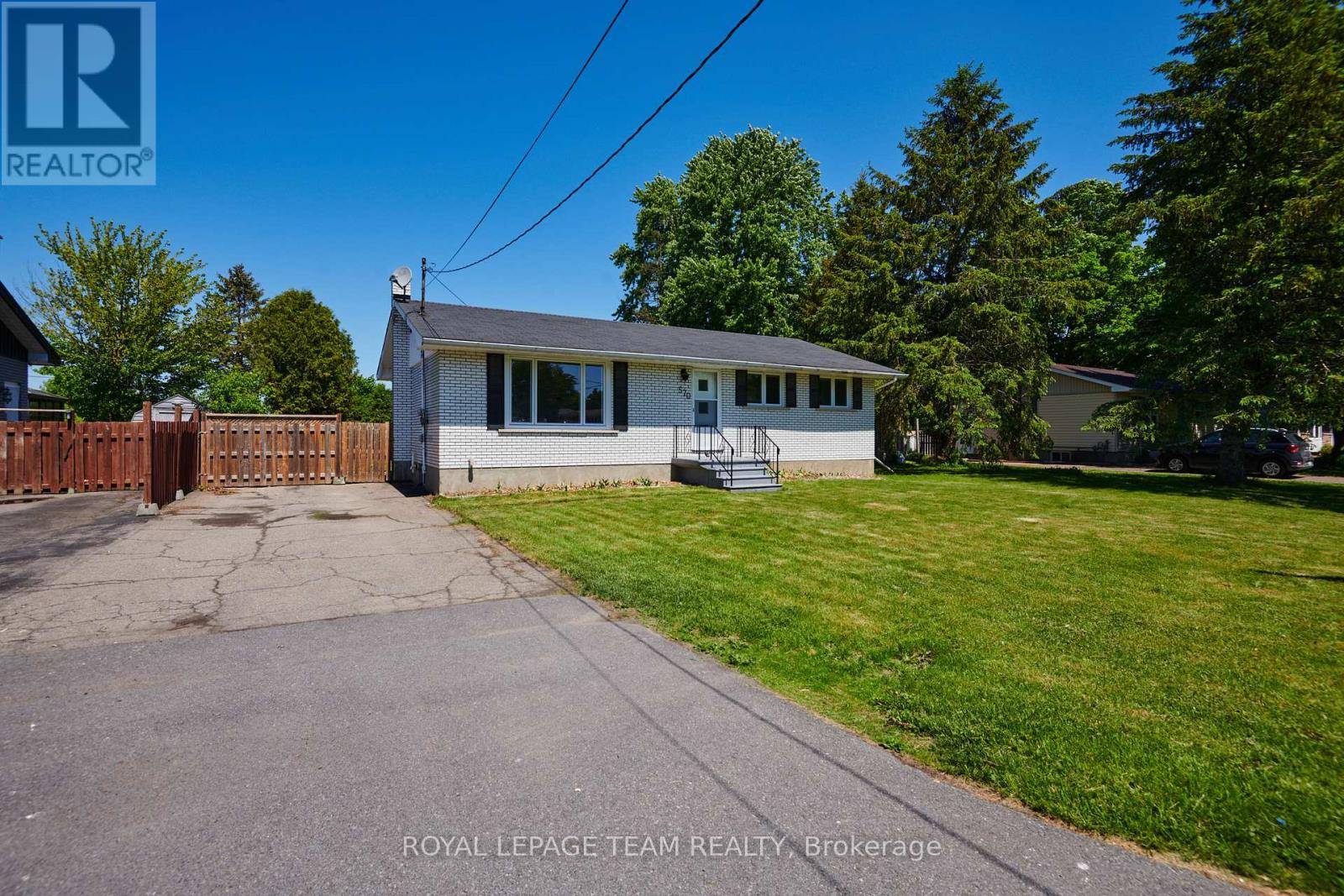 North Dundas, ON K0C2K0,570 DUFFERIN STREET W