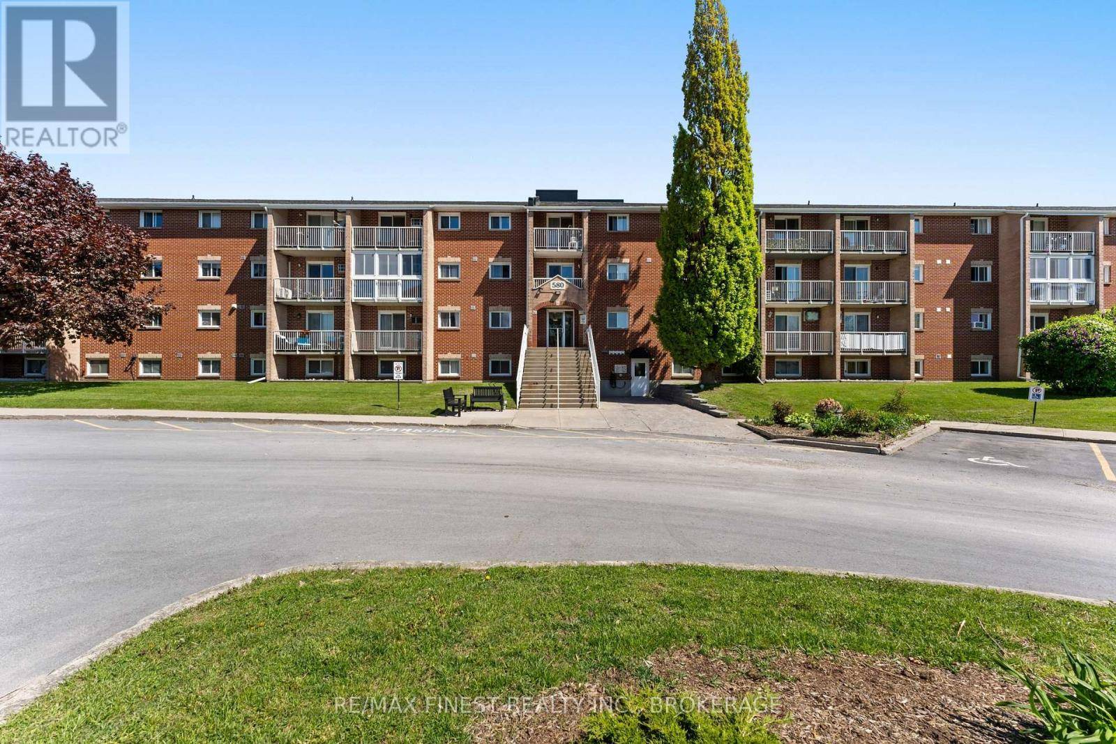 580 Armstrong RD #102, Kingston (east Gardiners Rd), ON K7M8M3