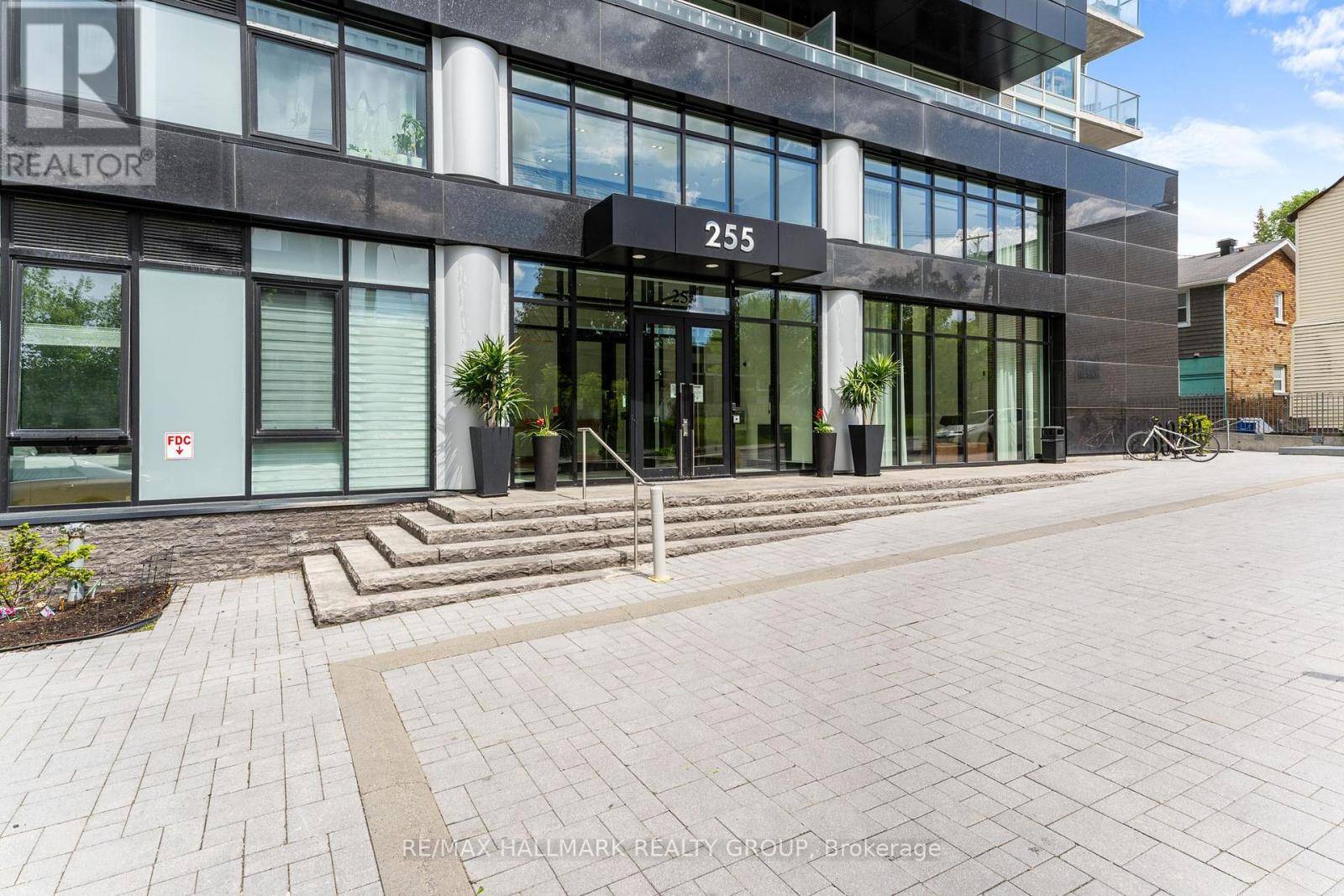 Ottawa, ON K1R0C5,255 Bay ST #217