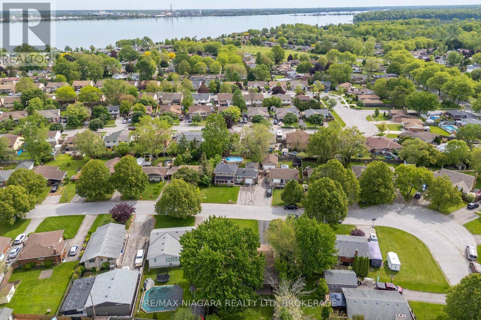 Niagara Falls (chippawa), ON L2G6N6,8401 BREADNER CRESCENT