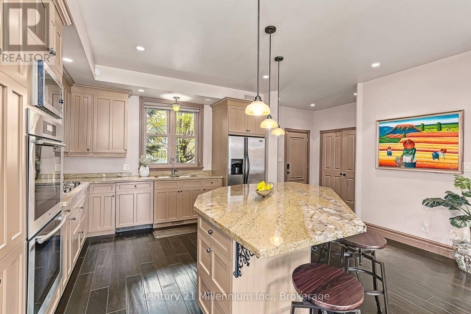 Blue Mountains, ON L9Y0V1,159 SNOWBRIDGE WAY