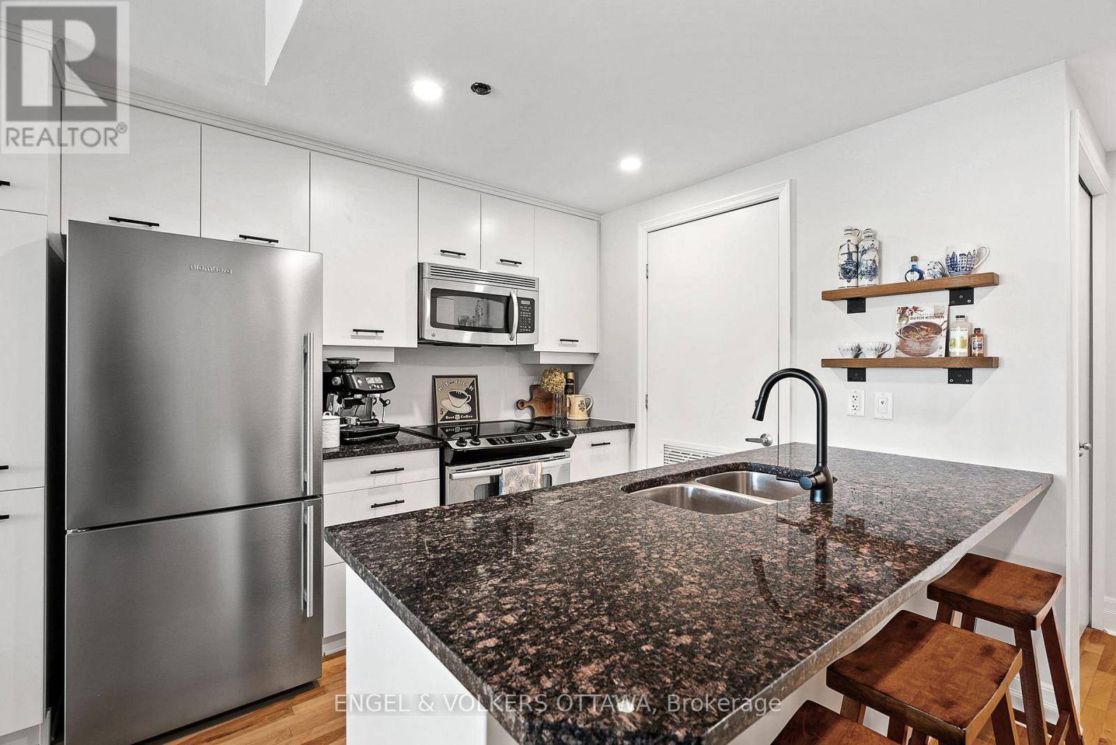 Ottawa, ON K1K3T8,950 Marguerite AVE #107