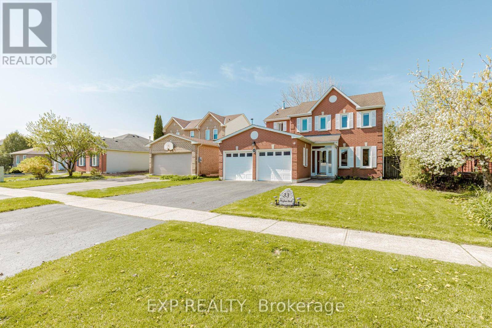 33 MEAGHAN STREET, Hamilton (waterdown), ON L8B0H5