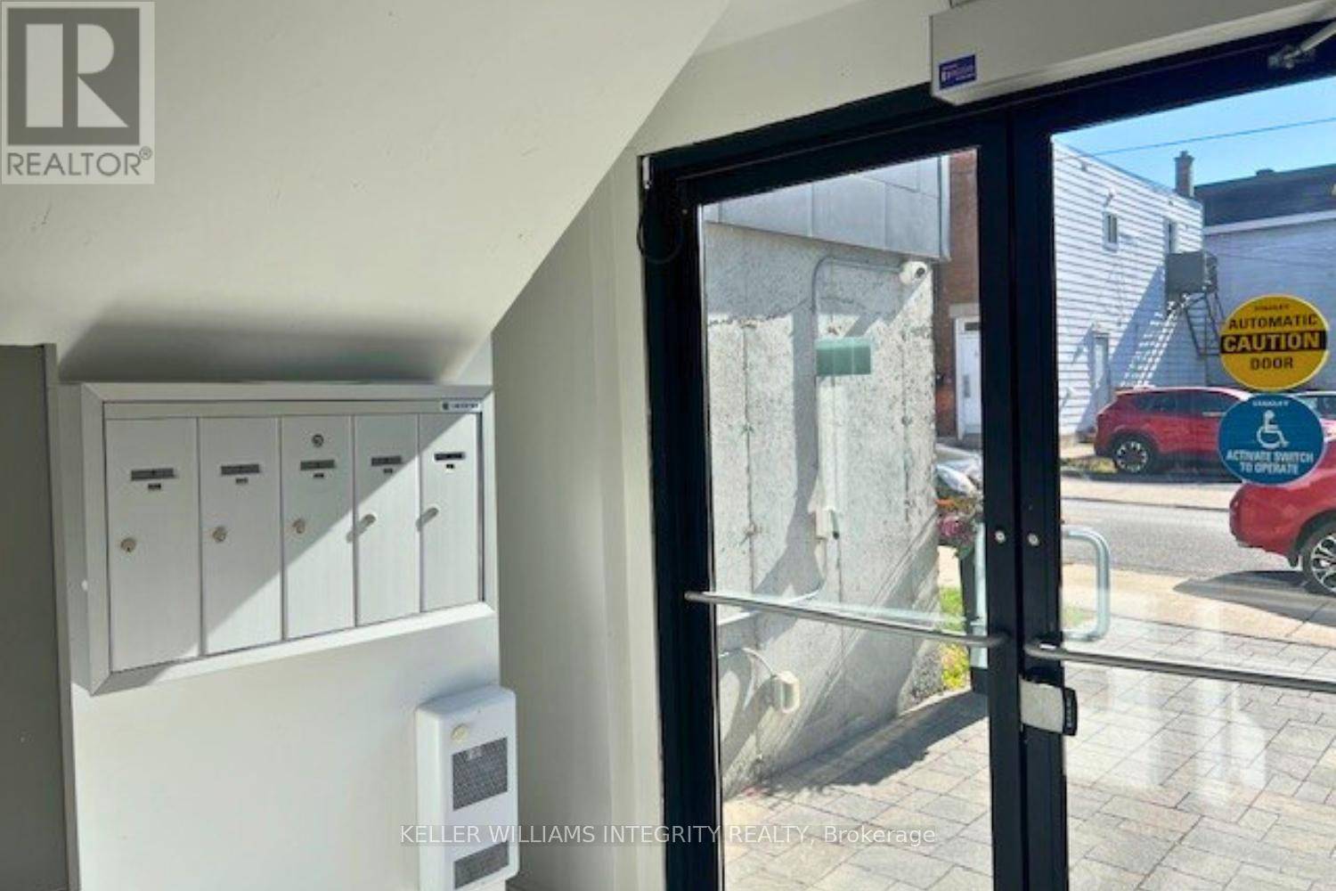 Ottawa, ON K1R7J1,220 Lebreton ST North #2