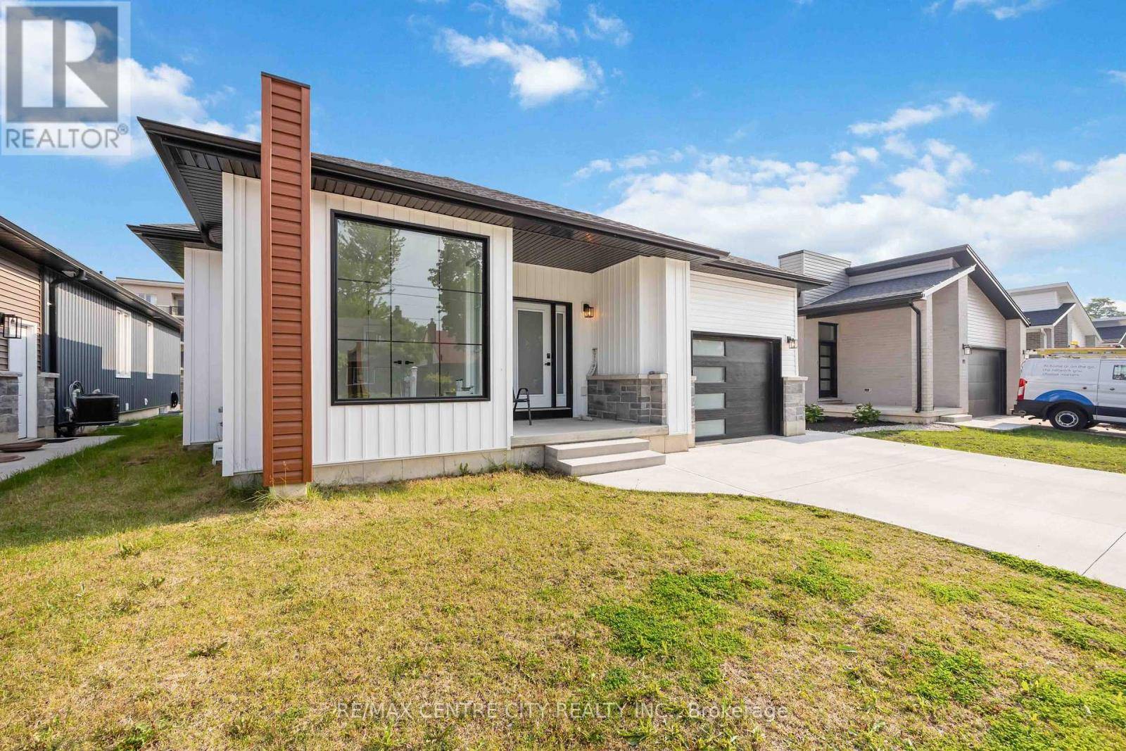 Sarnia, ON N7S0C2,195 ESSEX STREET