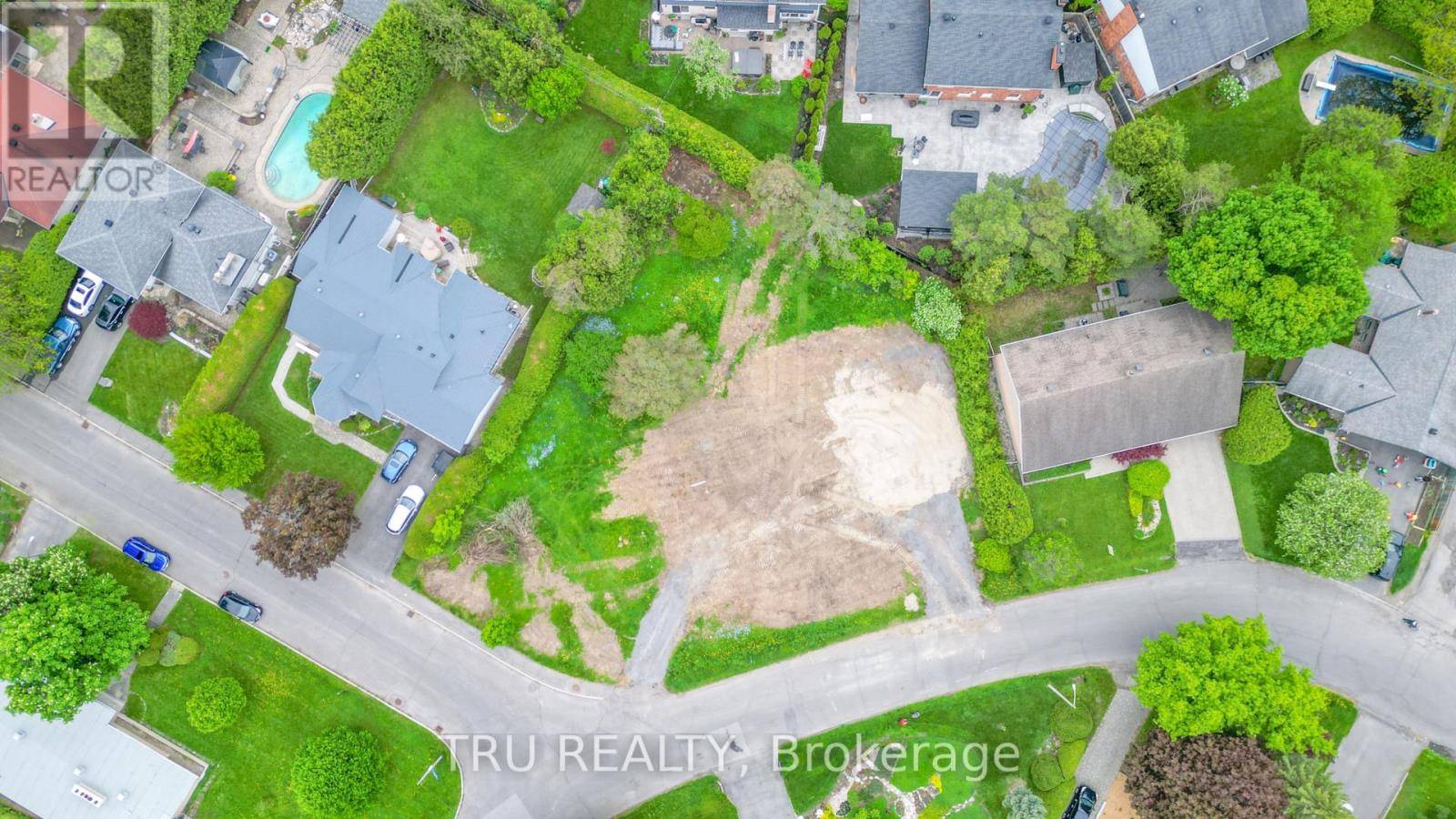 Ottawa, ON K2B7K6,2298 FOX CRESCENT
