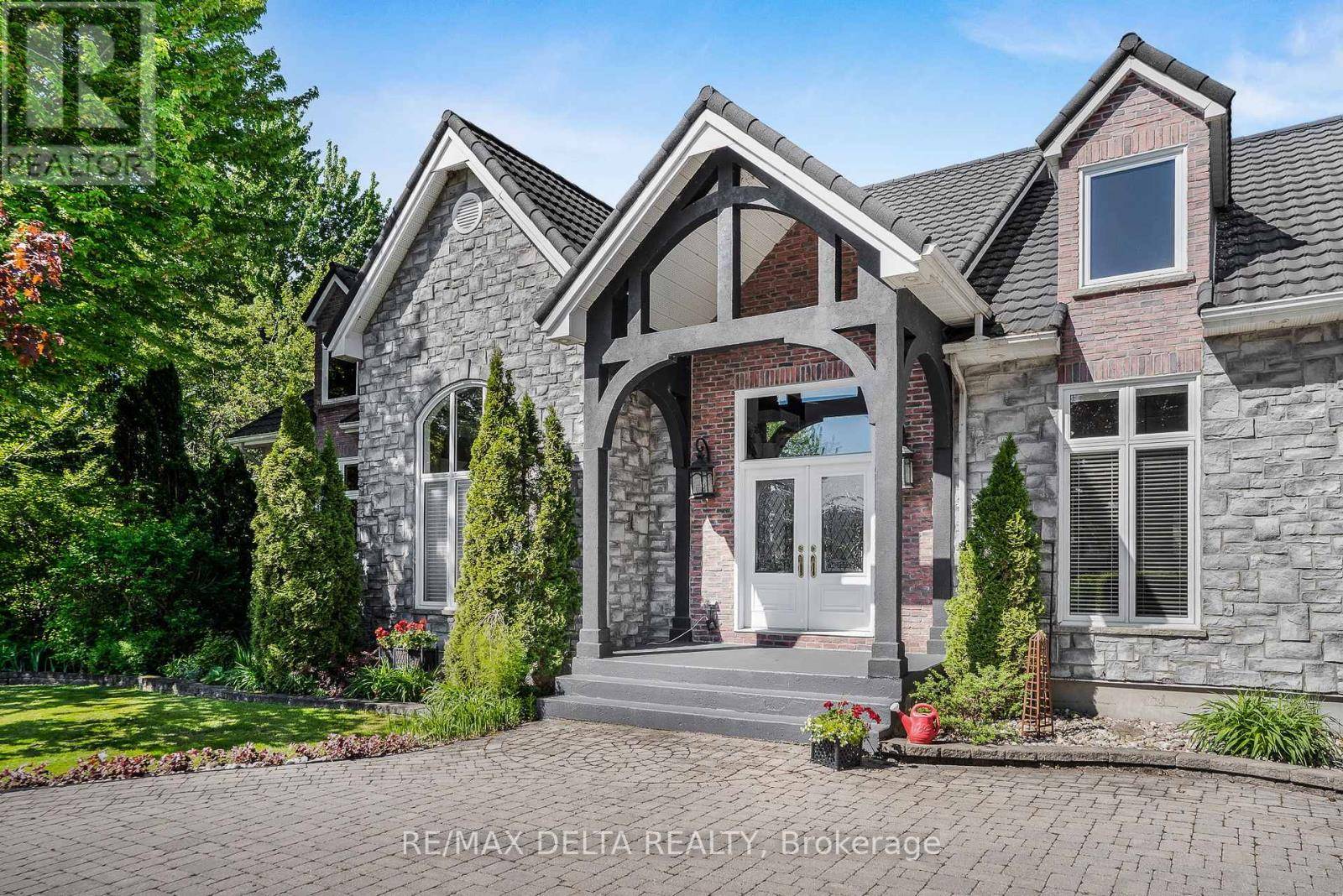 Clarence-rockland, ON K4K1J2,2584 WOODS STREET