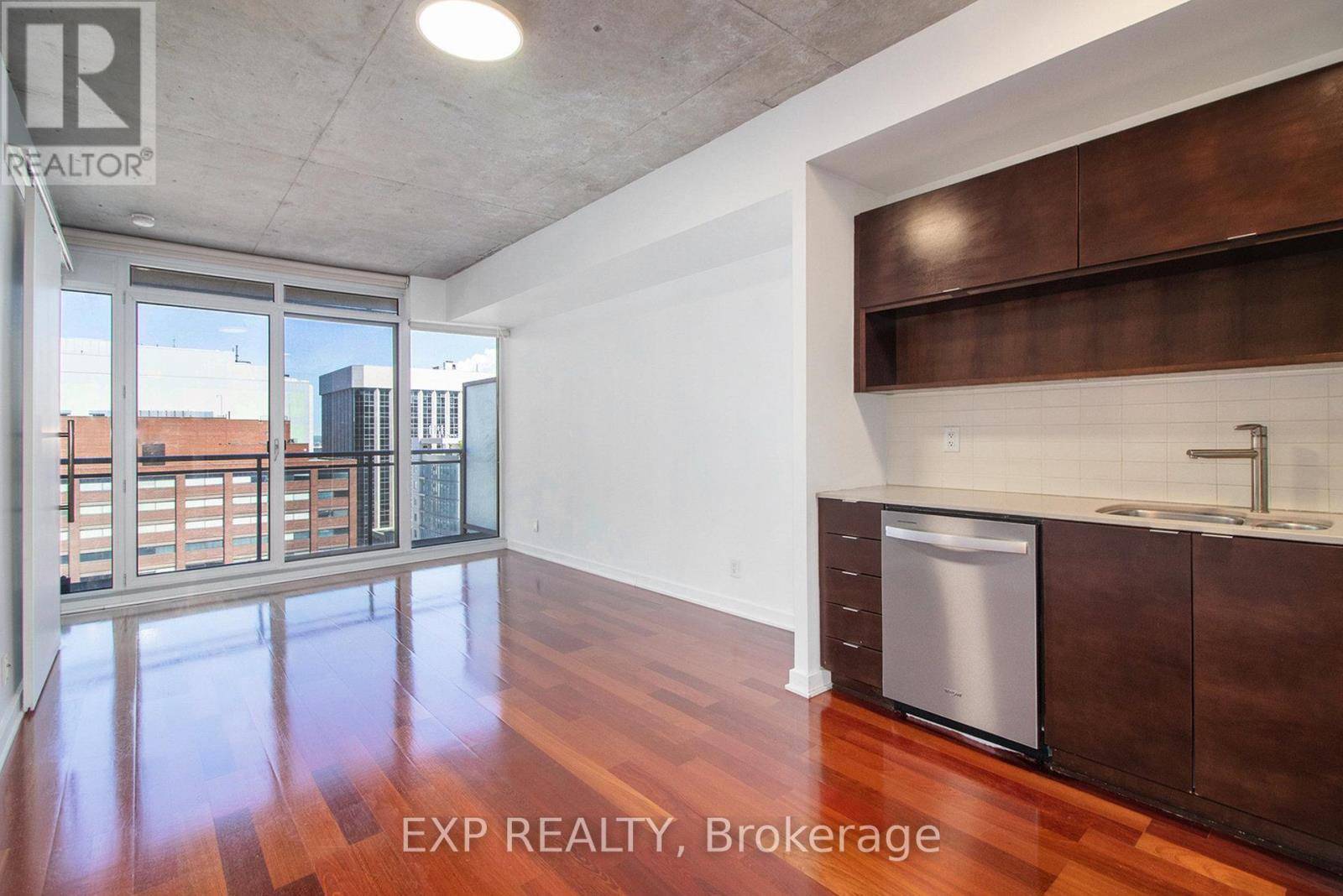 Ottawa, ON K1N6P6,324 Laurier AVE West #1305