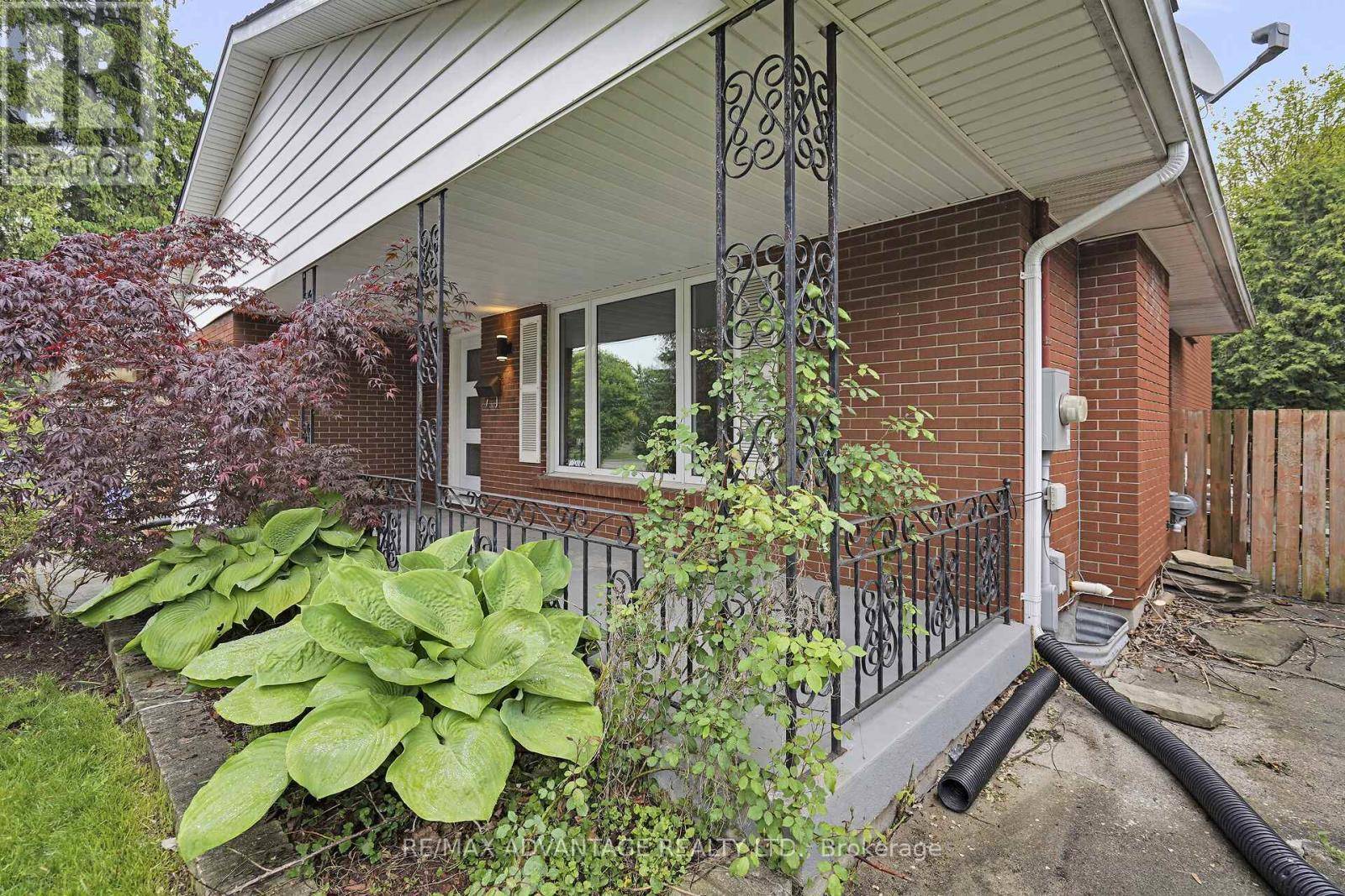 London East (east A), ON N5Y1N8,300 BRIARHILL AVENUE